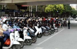 娱乐吃瓜酱电瓶车,娱乐吃瓜酱的趣味生活